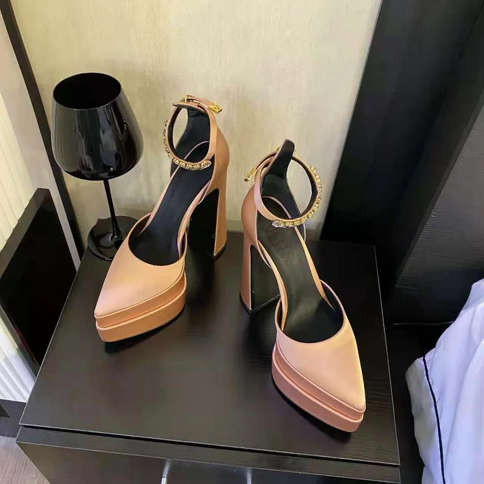 Versace Aevitas Pointy Platform Pumps in 16cm Heel Height for Women in Beige Versace Aevitas Pointy Platform Pumps in 16cm Heel Height for Women in Beige