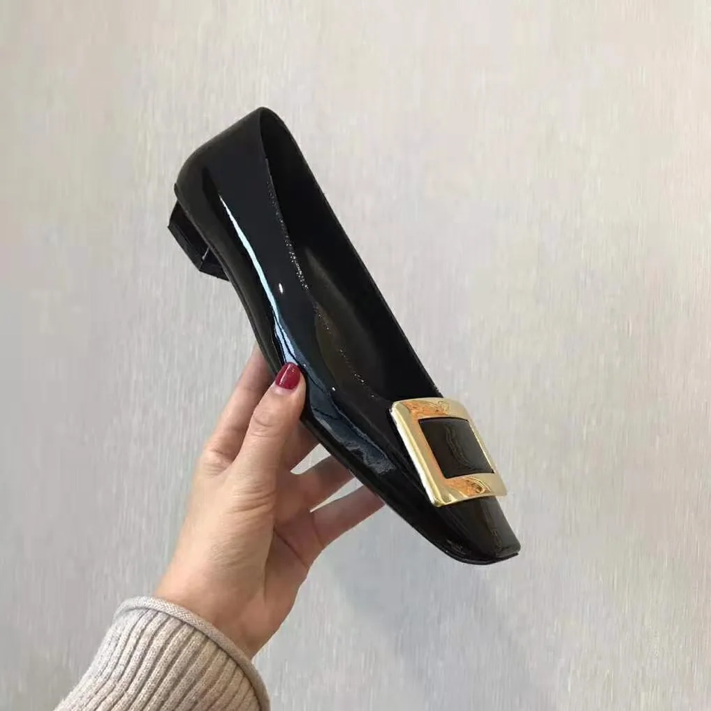 Roger Vivier Belle Vivier Pumps in Patent Leather for Women in Black Roger Vivier Belle Vivier Pumps in Patent Leather for Women in Black