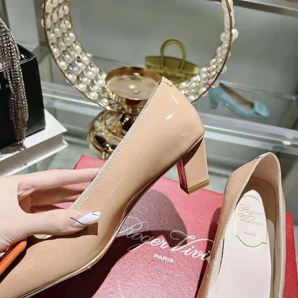Roger Vivier Patent Leather Belle Vivier Pumps for Women in Orange Roger Vivier Patent Leather Belle Vivier Pumps for Women in Orange
