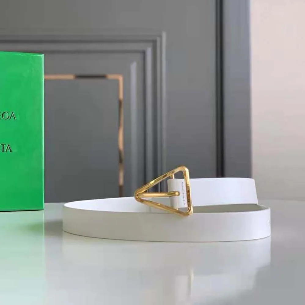 Bottega Veneta Grasp Belt in Calfskin Leather for Women in White Bottega Veneta Grasp Belt in Calfskin Leather for Women in White