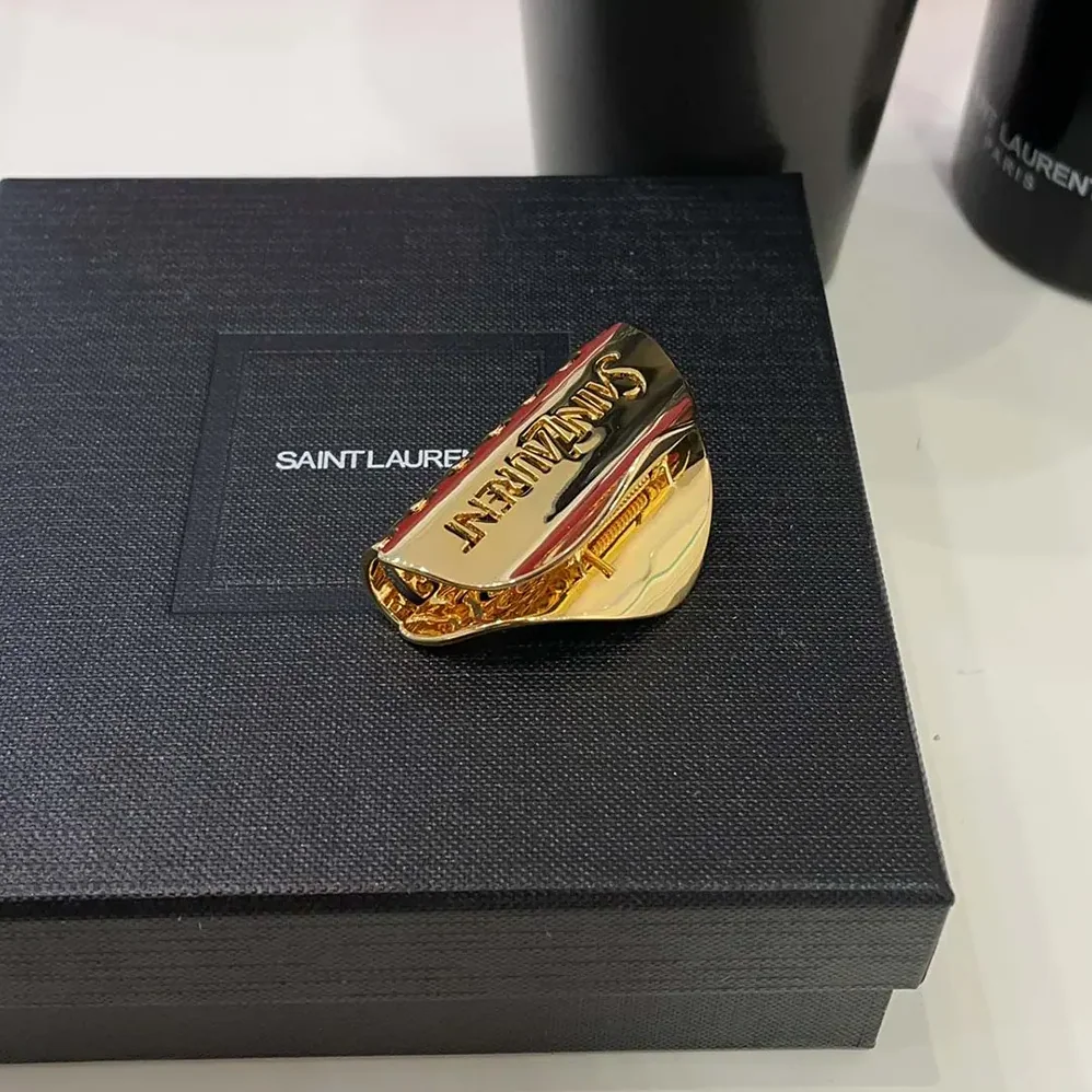 Saint Laurent YSL Saint Laurent Claw Clip in Metal for Women Saint Laurent YSL Saint Laurent Claw Clip in Metal for Women