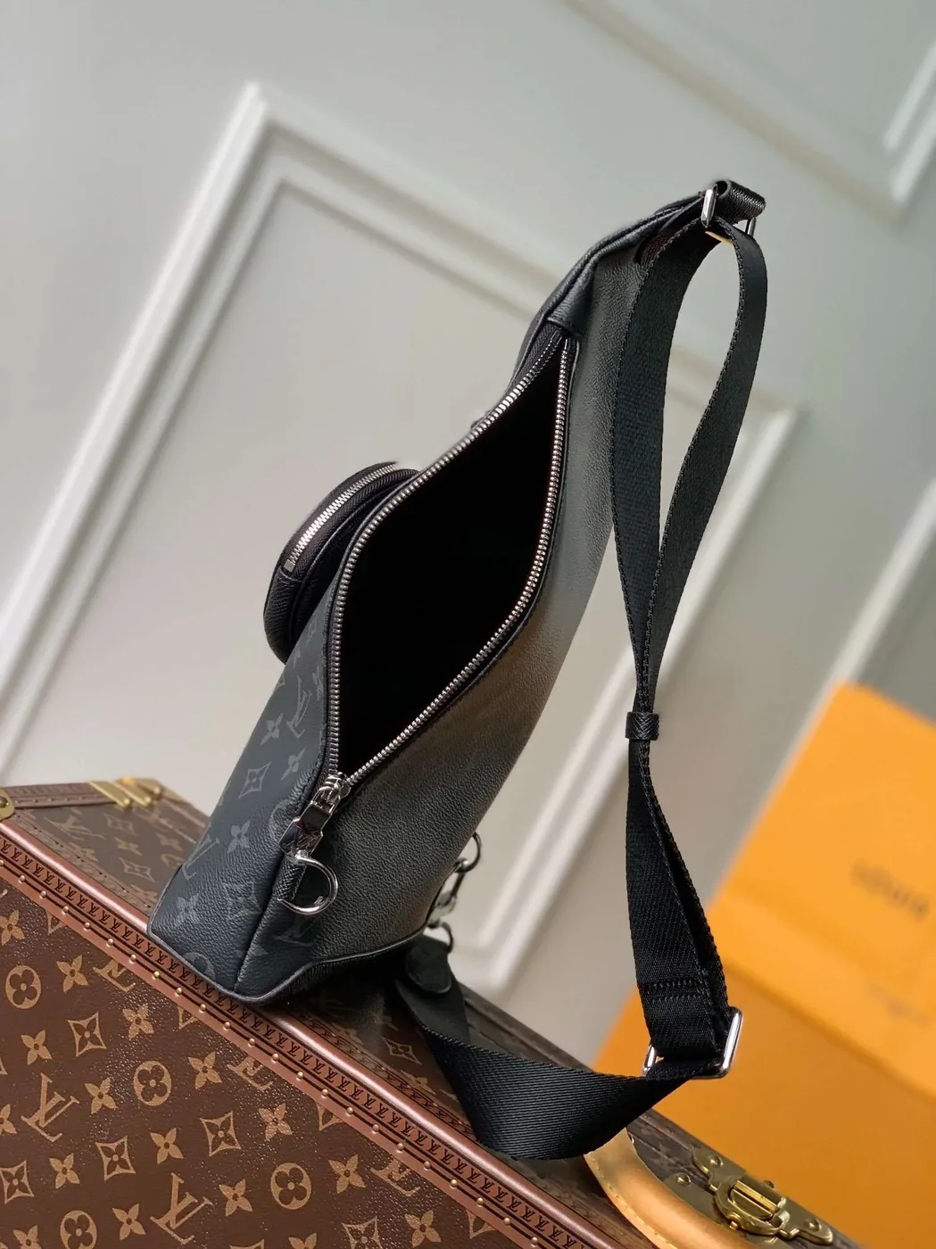 Louis Vuitton Duo Slingbag Black / Louis Vuitton Duo Slingbag Black /