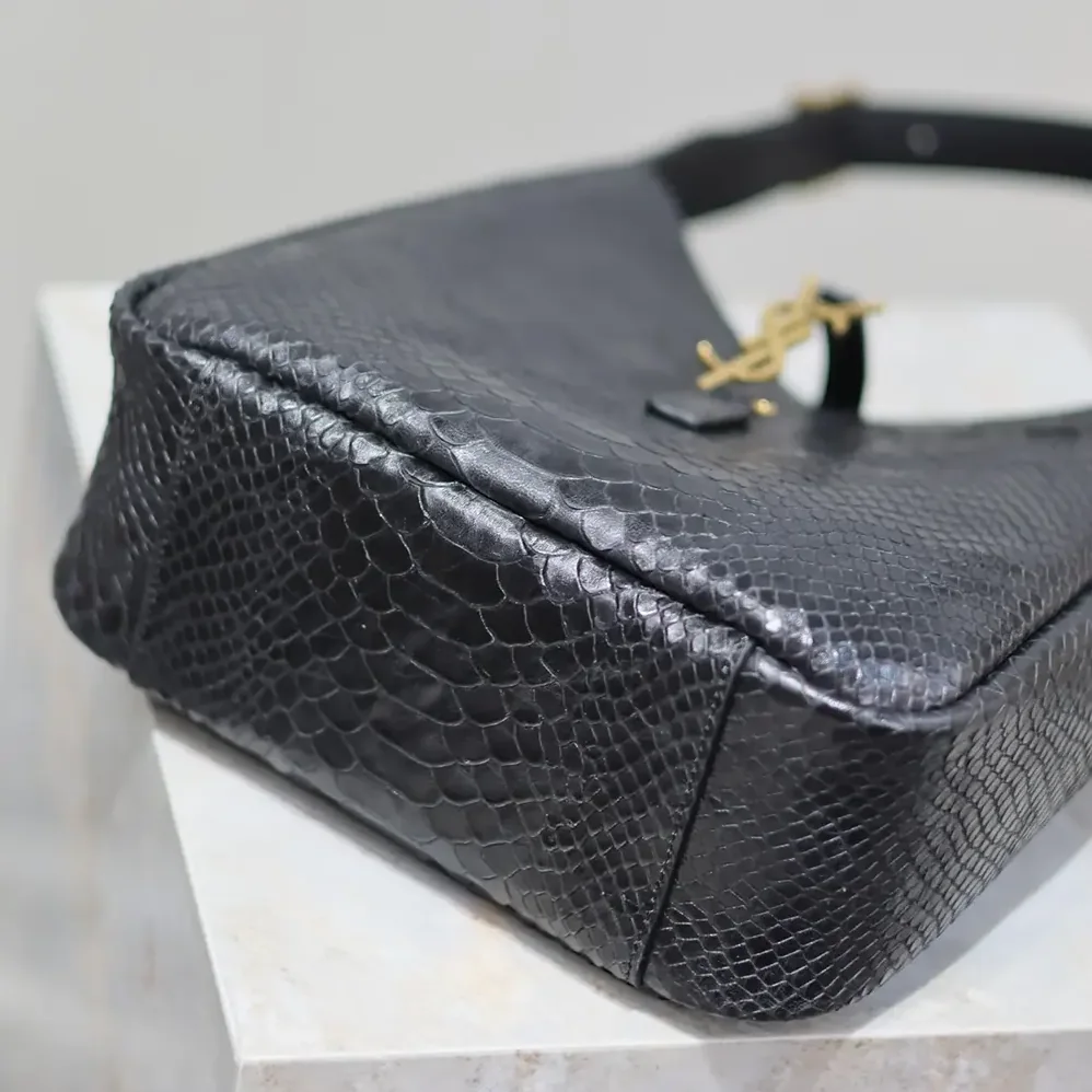 Saint Laurent YSL Le 5 à 7 Small Supple in Python for Women in Black Saint Laurent YSL Le 5 à 7 Small Supple in Python for Women in Black