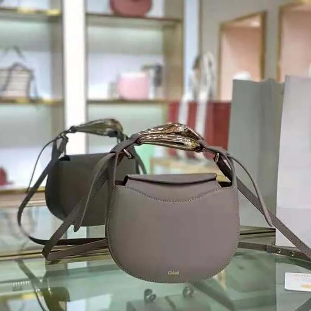 Chloe Kiss Small Purse in Small Grain Calfskin for Women in Gray