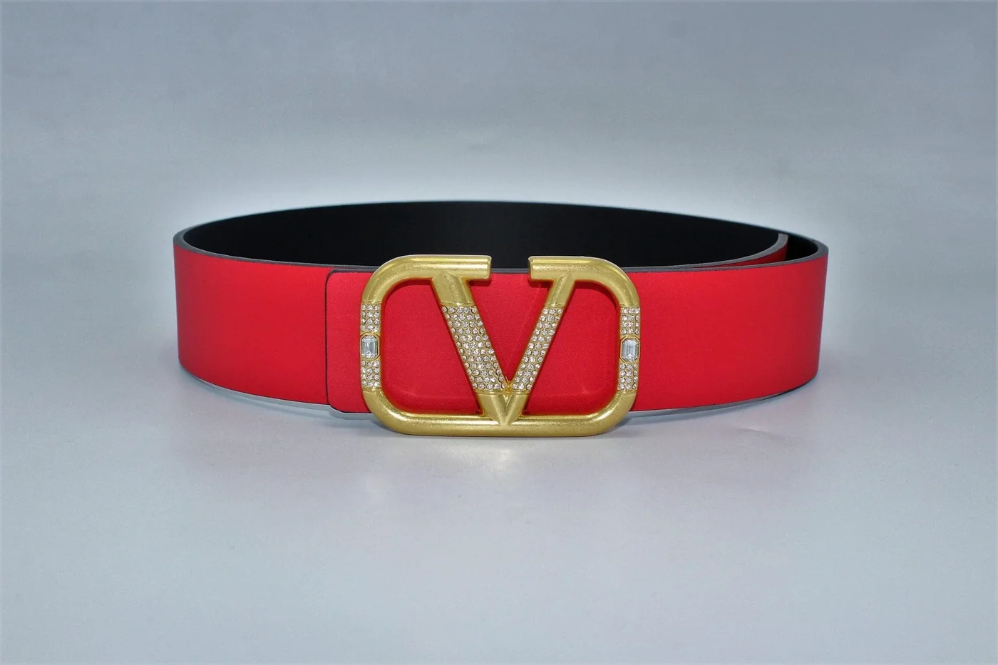 REVERSIBLE V DIAMOND LOGO SIGNATURE BELT IN GLOSSY CALFSKIN