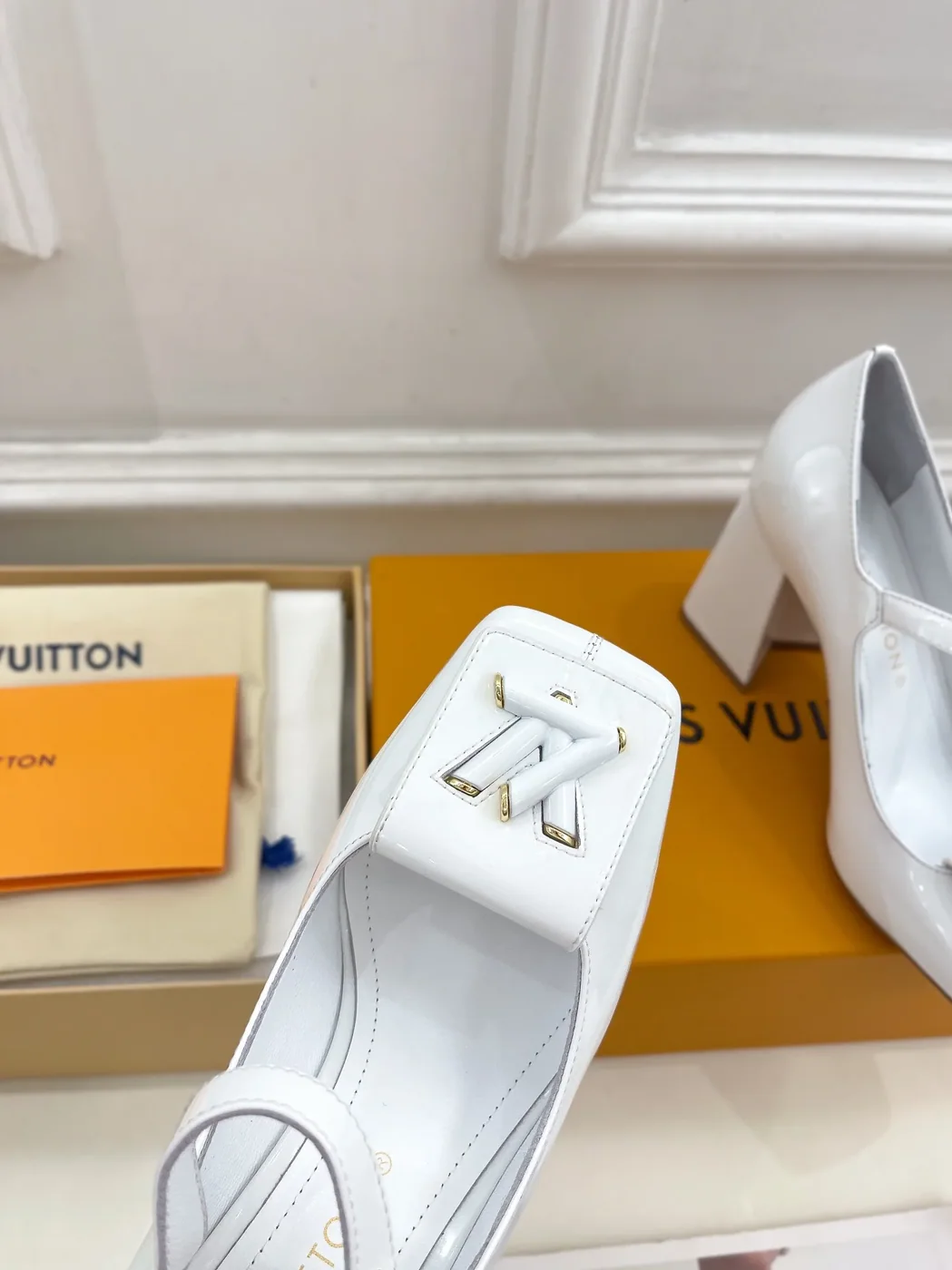 Louis Vuitton Shake Pump White / 2.2 in inch Louis Vuitton Shake Pump White / 2.2 in inch