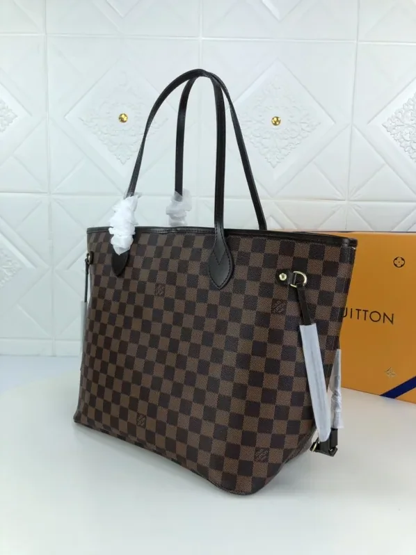 Louis Vuitton Neverfull MM Tote Bag in Brown Gold Hardware