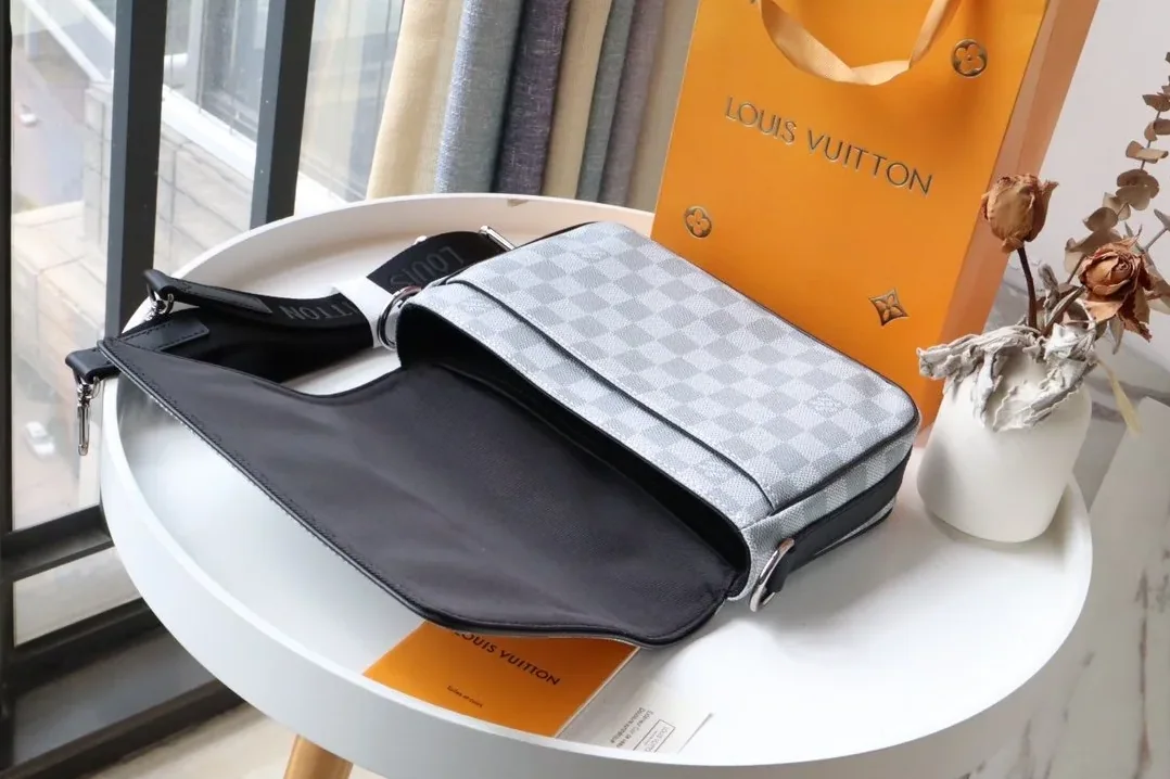 Louis Vuitton Studio Messenger Damier Graphite Plaster
