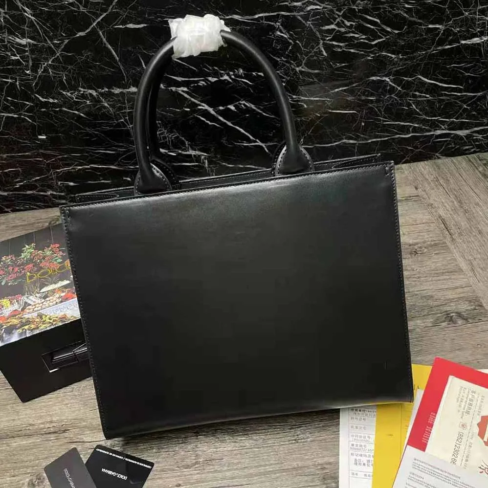 Dolce Gabbana D&G Small Calfskin DG Daily Shopper for Women in Black Dolce Gabbana D&G Small Calfskin DG Daily Shopper for Women in Black
