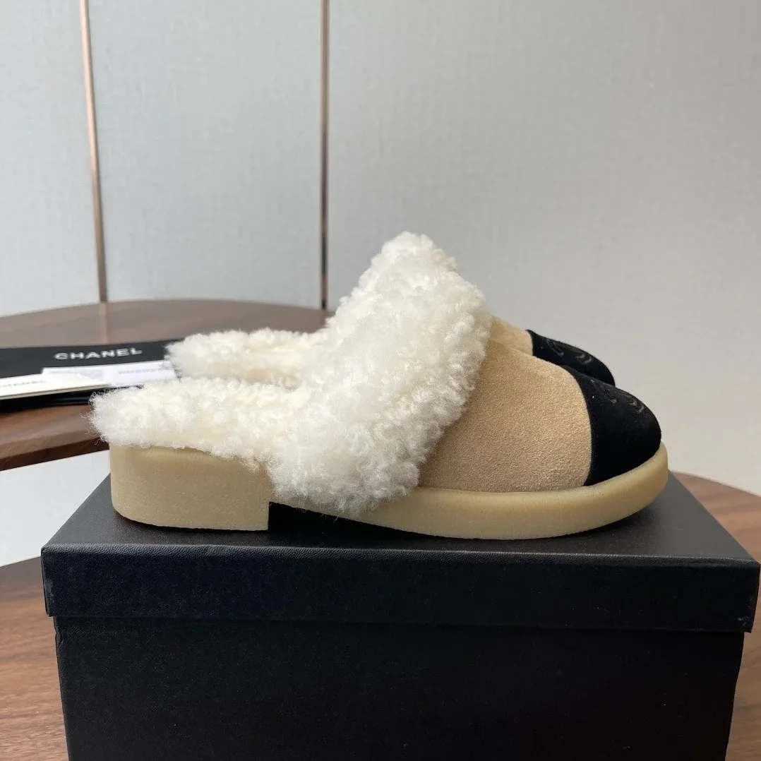 Chanel Shearling Two in Tone Mules Beige/Black Chanel Shearling Two in Tone Mules Beige/Black