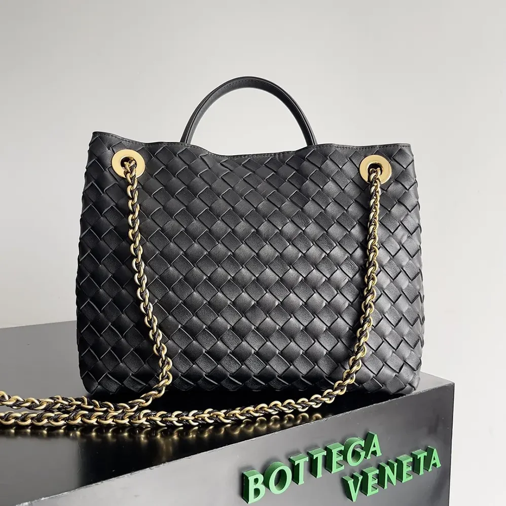 Bottega Veneta Medium Andiamo in Supple Intrecciato Leather for Women in Black/Gold
