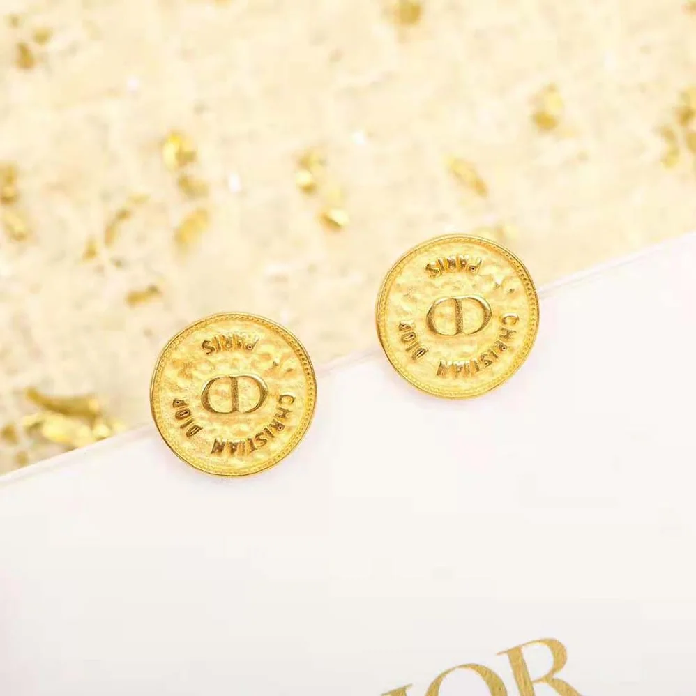 Dior 30 Montaigne Stud Earrings Gold for Women in Finish Metal Dior 30 Montaigne Stud Earrings Gold for Women in Finish Metal