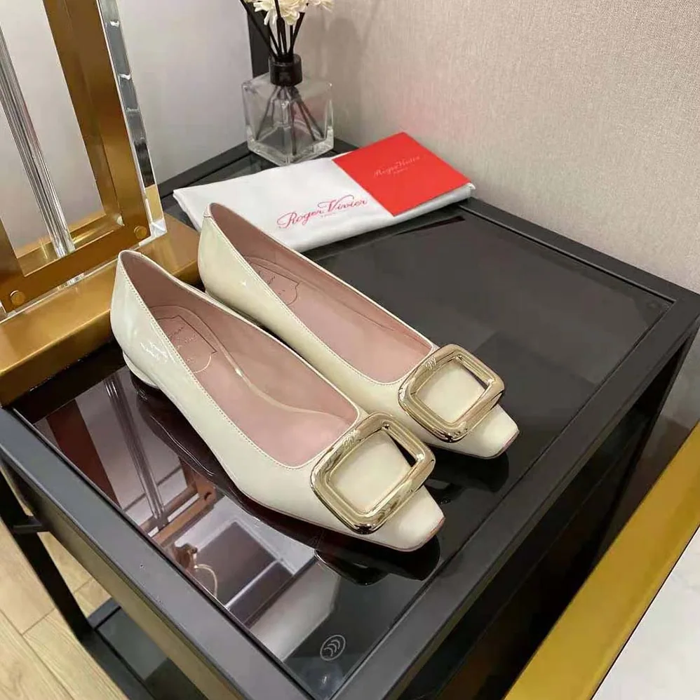 Roger Vivier Viv Choc Metal Buckle Ballerinas in Patent Leather for Women in White Roger Vivier Viv Choc Metal Buckle Ballerinas in Patent Leather for Women in White
