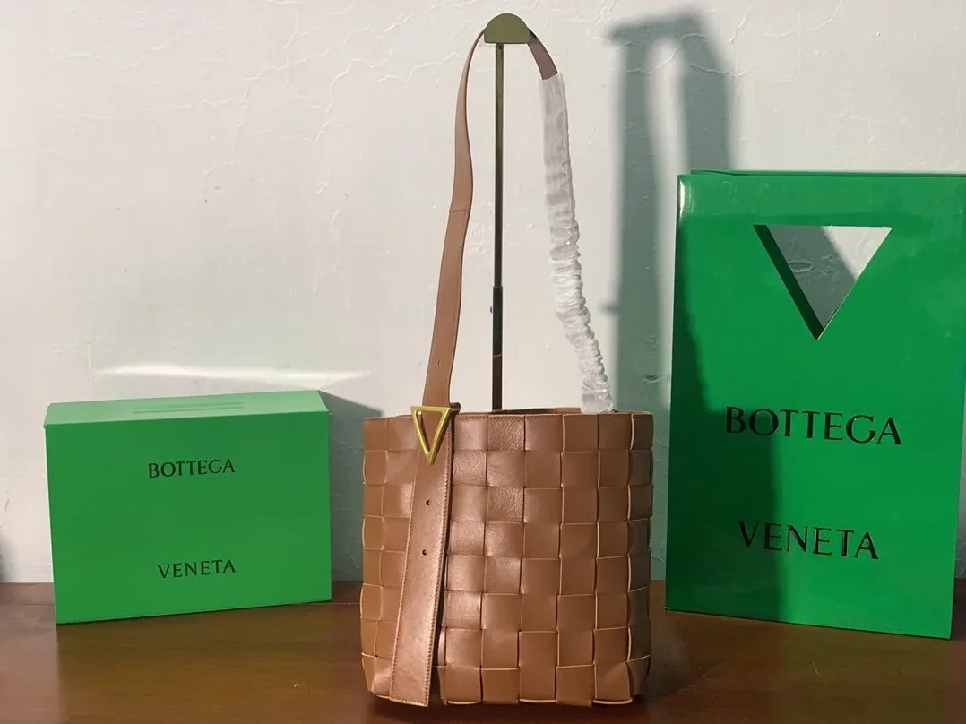 Bottega Veneta Shoulder Bag Nappa Brown