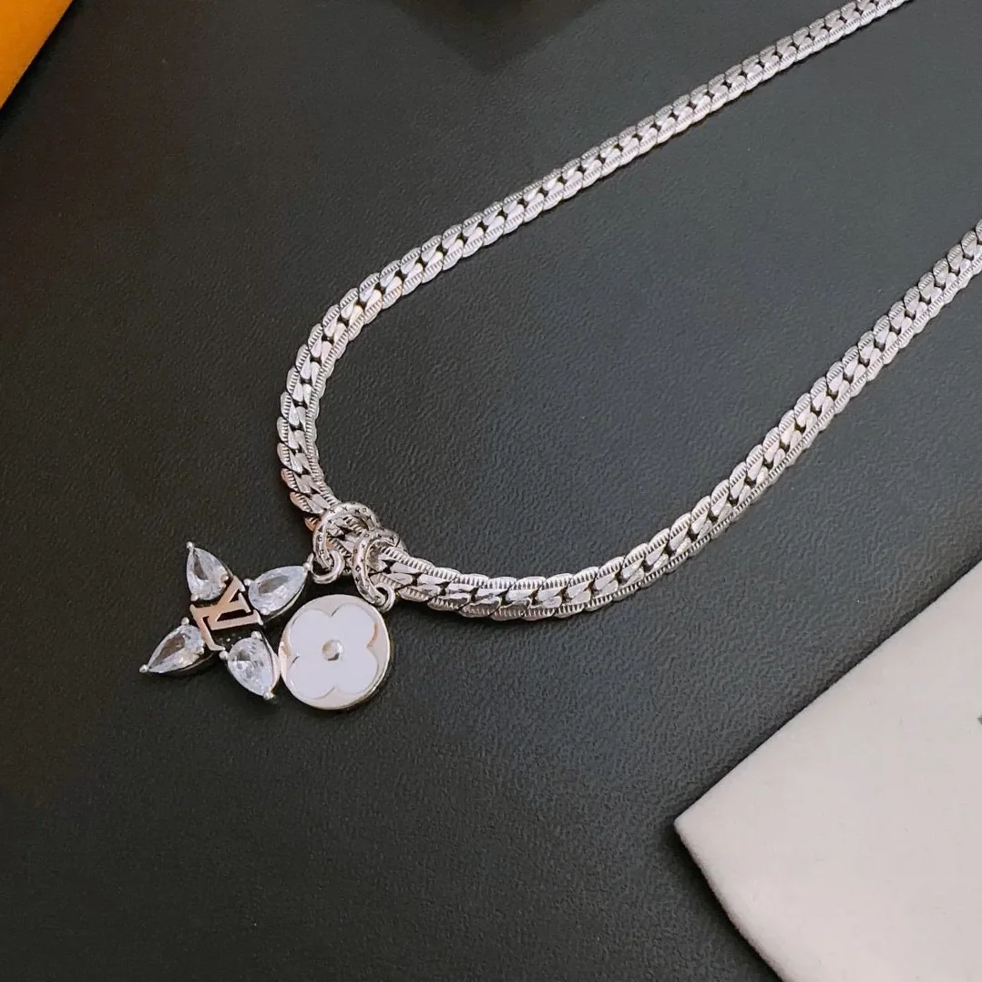 Louis Vuitton Necklace Silver Louis Vuitton Necklace Silver