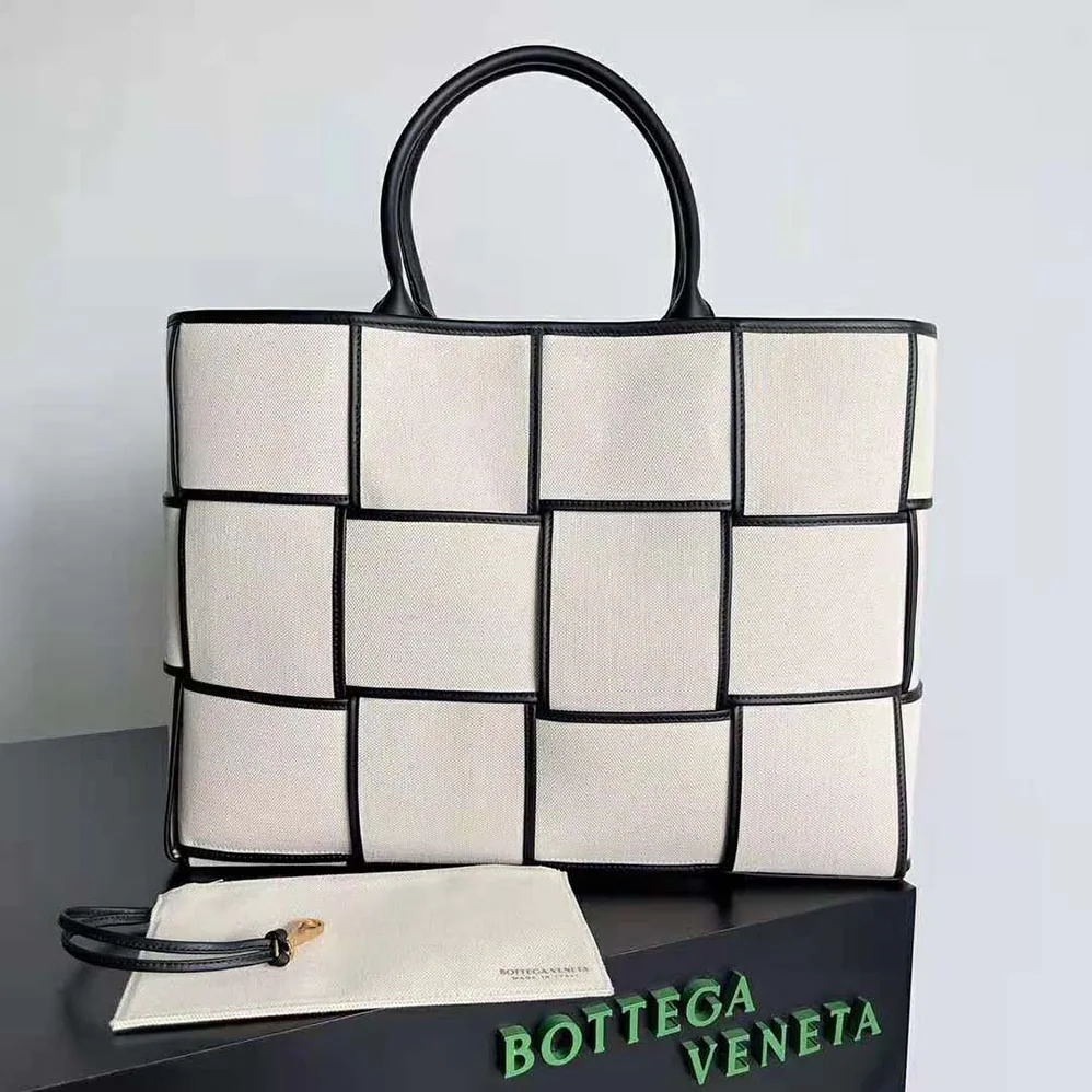 Bottega Veneta Large Arco Tote Bag for Women in Black Bottega Veneta Large Arco Tote Bag for Women in Black