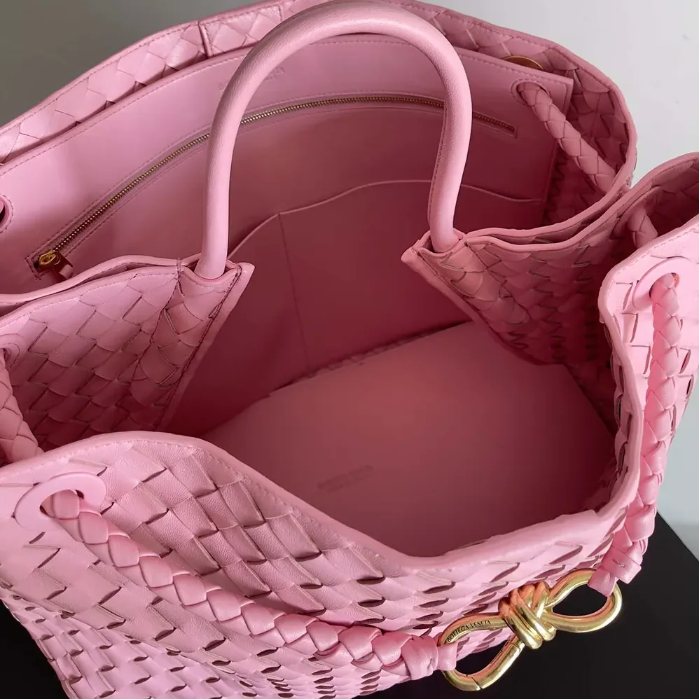 Bottega Veneta Large Andiamo in Lambskin Leather for Women in Pink