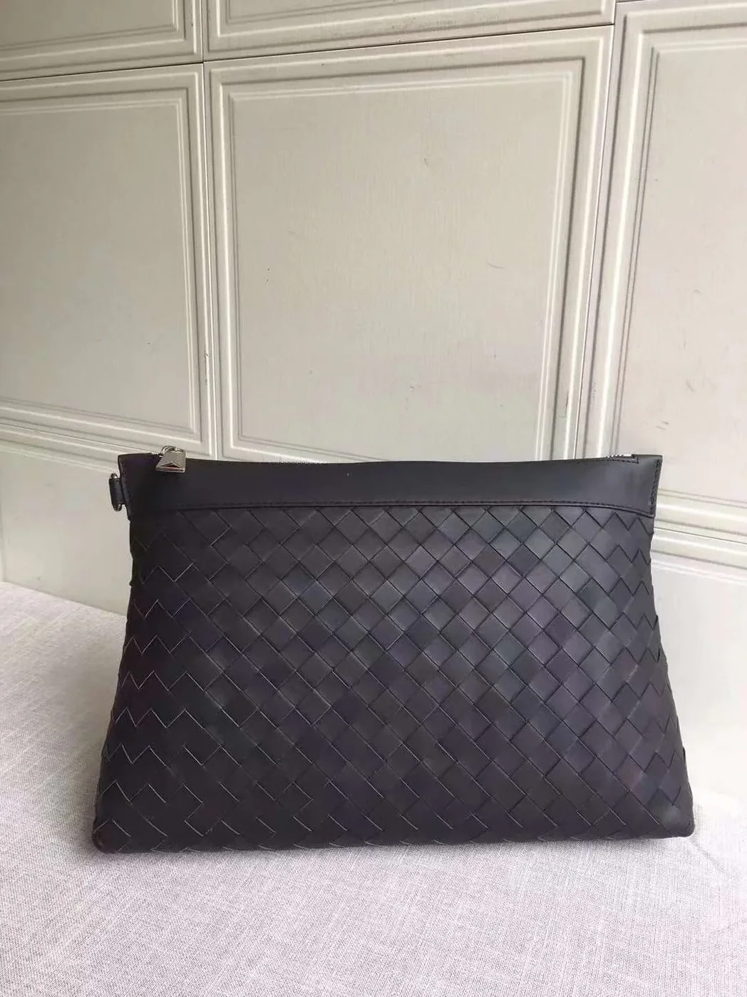 Bottega Veneta Medium Intrecciato Zipped Pouch Black / Bottega Veneta Medium Intrecciato Zipped Pouch Black /