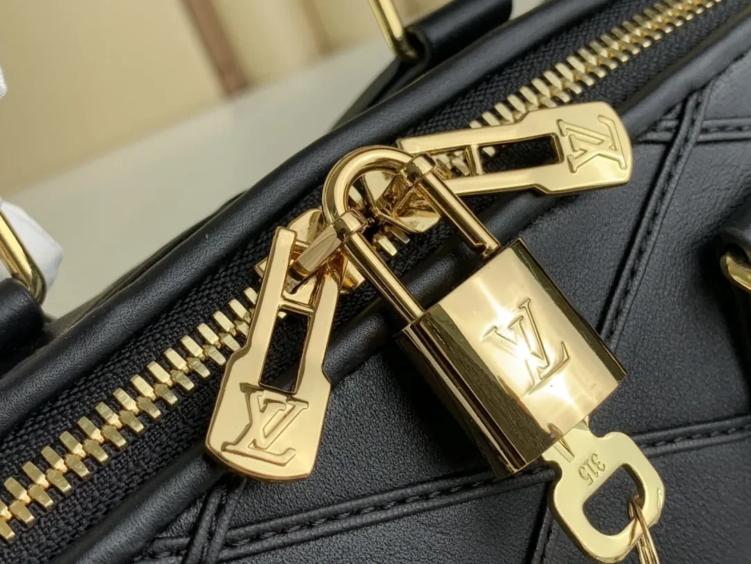 Louis Vuitton Speedy Bandouliere 25 Top Handle Bag in Black Gold Hardware