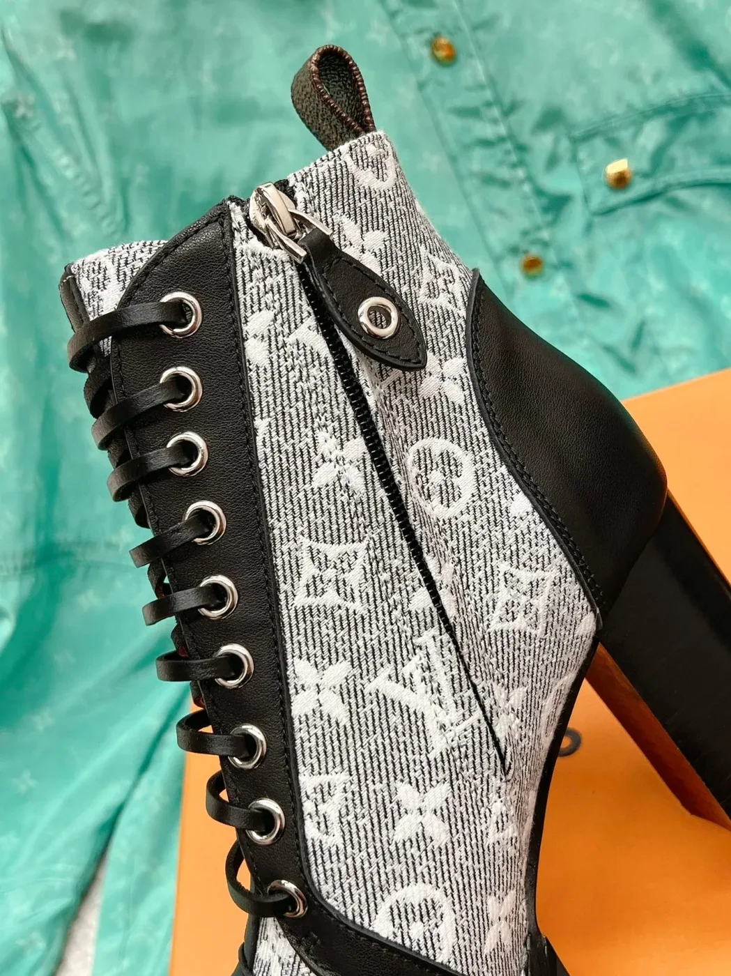 Louis Vuitton Star Trail Ankle Boots Grey 1AB2XH Louis Vuitton Star Trail Ankle Boots Grey 1AB2XH