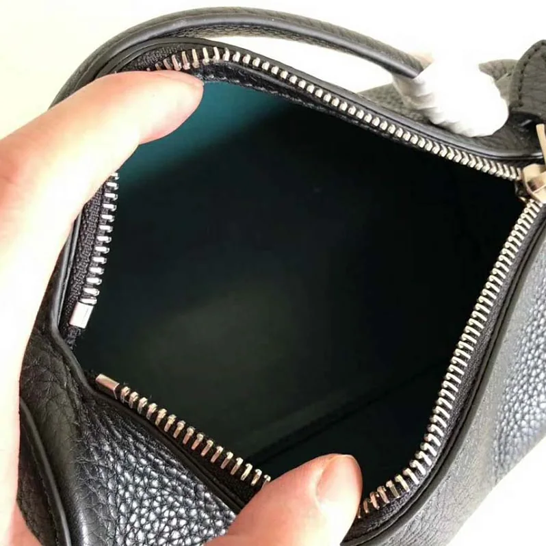 Burberry The Leather Barrel Bag for Women in Black