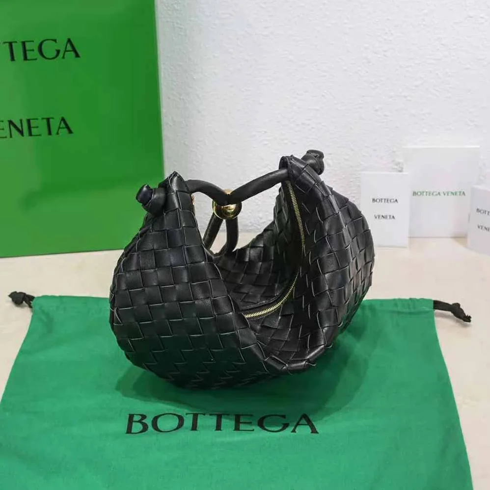 Bottega Veneta Turn Medium Intrecciato Leather Pouch with Adjustable Strap for Women in Black