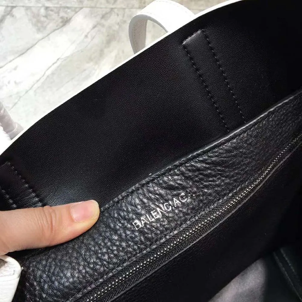 Balenciaga Everyday Tote XXS Calfskin Tote with Thin Handles for Women in Black Balenciaga Everyday Tote XXS Calfskin Tote with Thin Handles for Women in Black