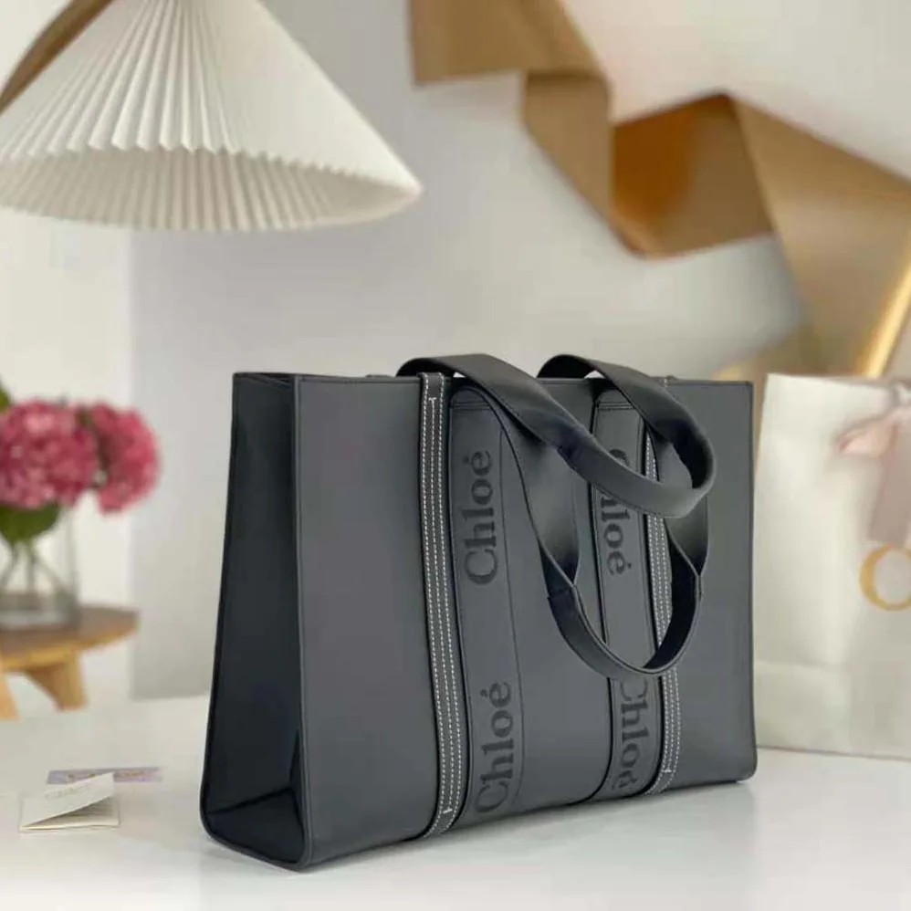 Chloe Large Woody Tote Bag for Women in Black