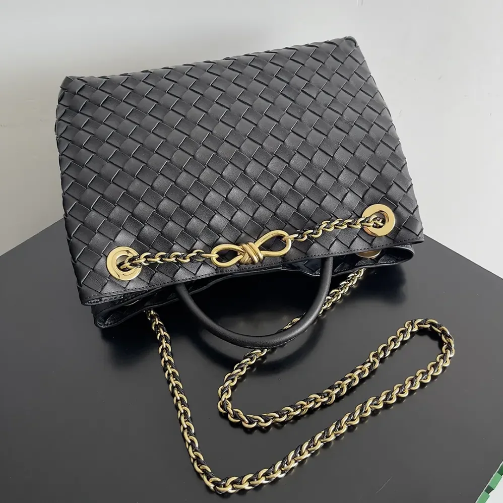 Bottega Veneta Medium Andiamo in Supple Intrecciato Leather for Women in Black/Gold