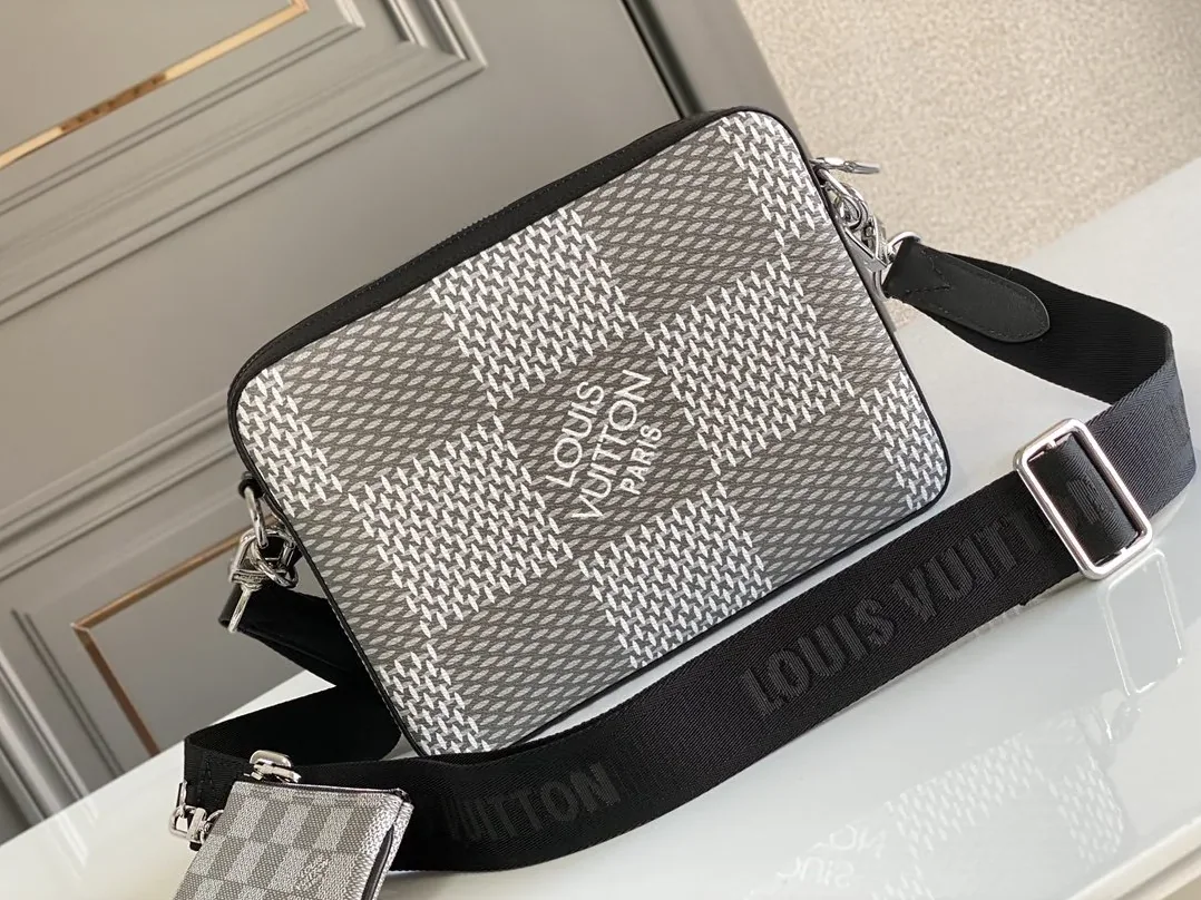 Louis Vuitton Trio Messenger Damier Graphite Plaster Louis Vuitton Trio Messenger Damier Graphite Plaster