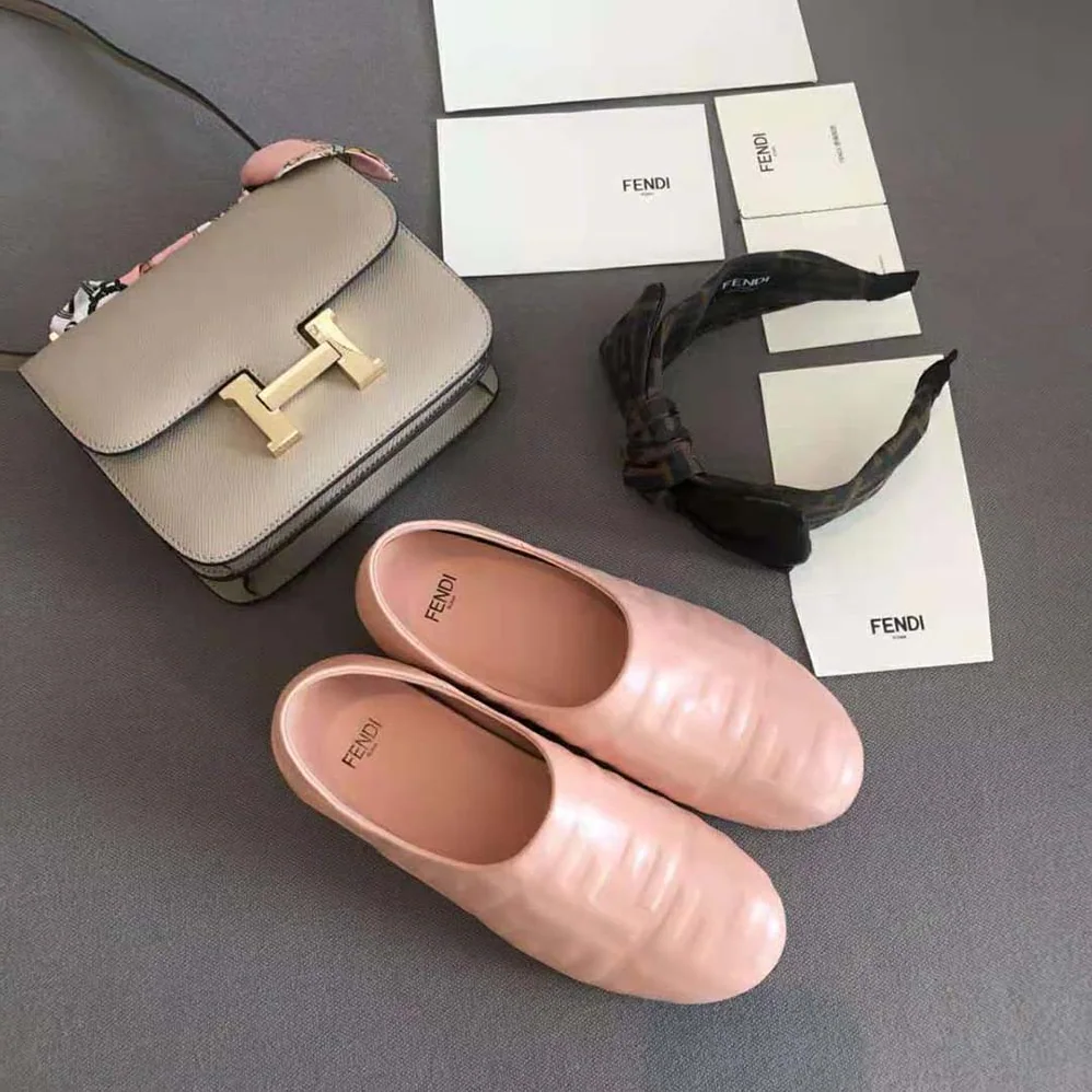 Fendi Signature Pink Nappa Leather Slippers for Unisex Fendi Signature Pink Nappa Leather Slippers for Unisex