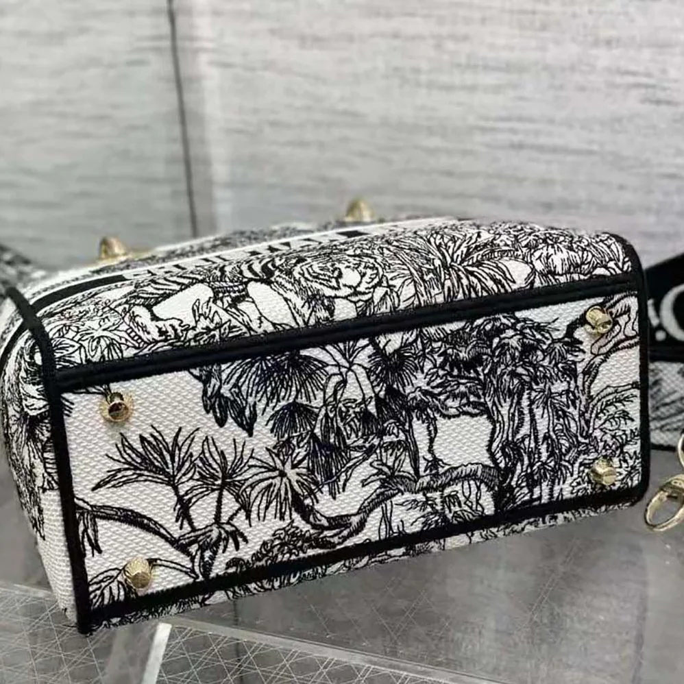 Dior Medium Lady D-lite Bag White and Black Toile de Jouy Voyage Embroidery for Women Dior Medium Lady D-lite Bag White and Black Toile de Jouy Voyage Embroidery for Women