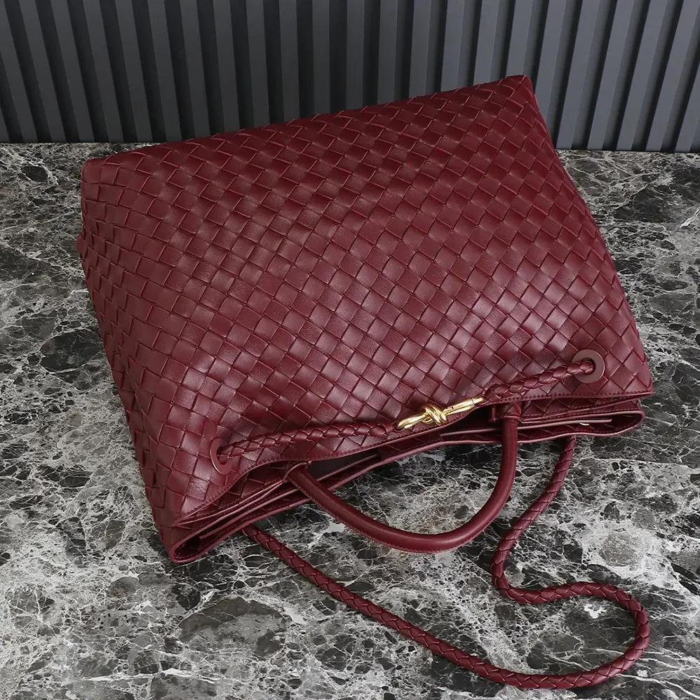 Bottega Veneta Large Andiamo in Lambskin Leather for Women in Maroon Bottega Veneta Large Andiamo in Lambskin Leather for Women in Maroon