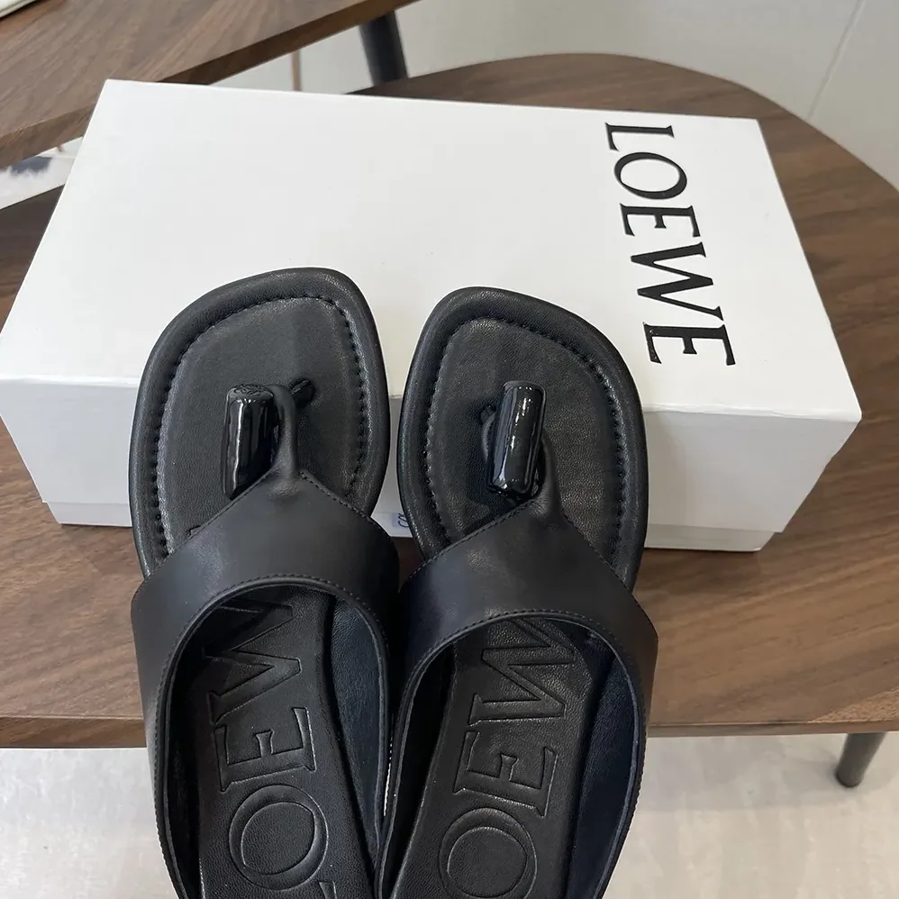 Loewe Toggle Flat Sandal in Shiny Smoot Calfskin for Women in Black Loewe Toggle Flat Sandal in Shiny Smoot Calfskin for Women in Black