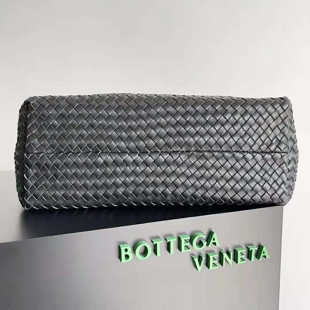 Bottega Veneta Medium Cabat Leather Tote Bag for Women in Black Bottega Veneta Medium Cabat Leather Tote Bag for Women in Black