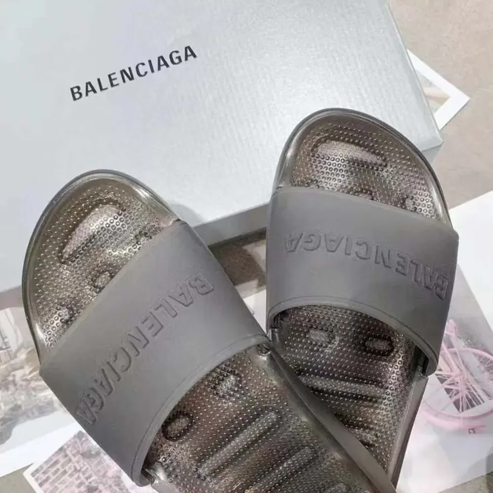 Balenciaga Pool Transparent Slide Sandal in Black Rubber for Unisex Balenciaga Pool Transparent Slide Sandal in Black Rubber for Unisex