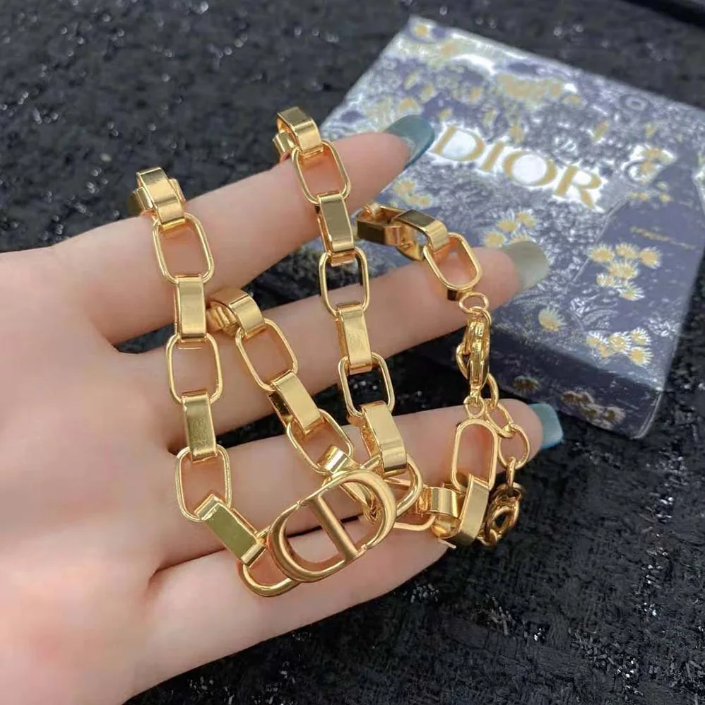 Dior 30 Montaigne Necklace Gold for Women in Finish Metal Dior 30 Montaigne Necklace Gold for Women in Finish Metal