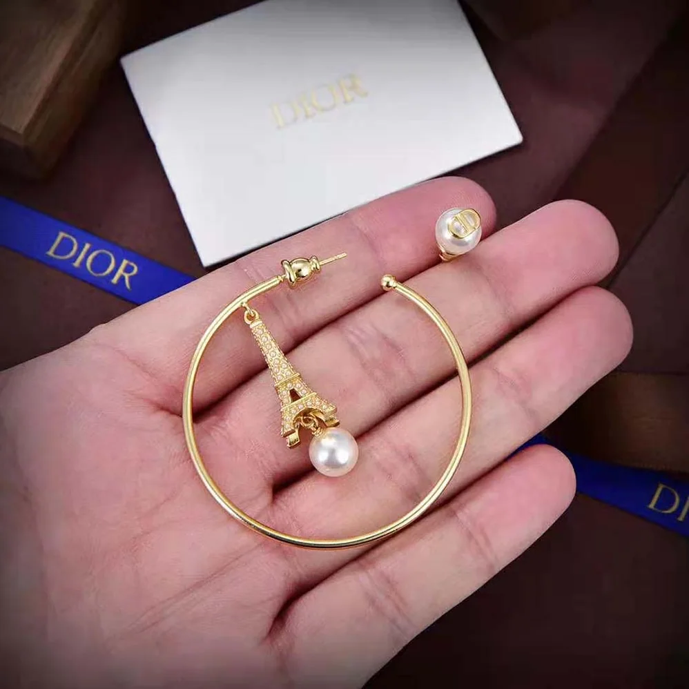 Dior Plan De Paris Earrings Gold-Finish Metal and White Resin Pearls for Women Dior Plan De Paris Earrings Gold-Finish Metal and White Resin Pearls for Women