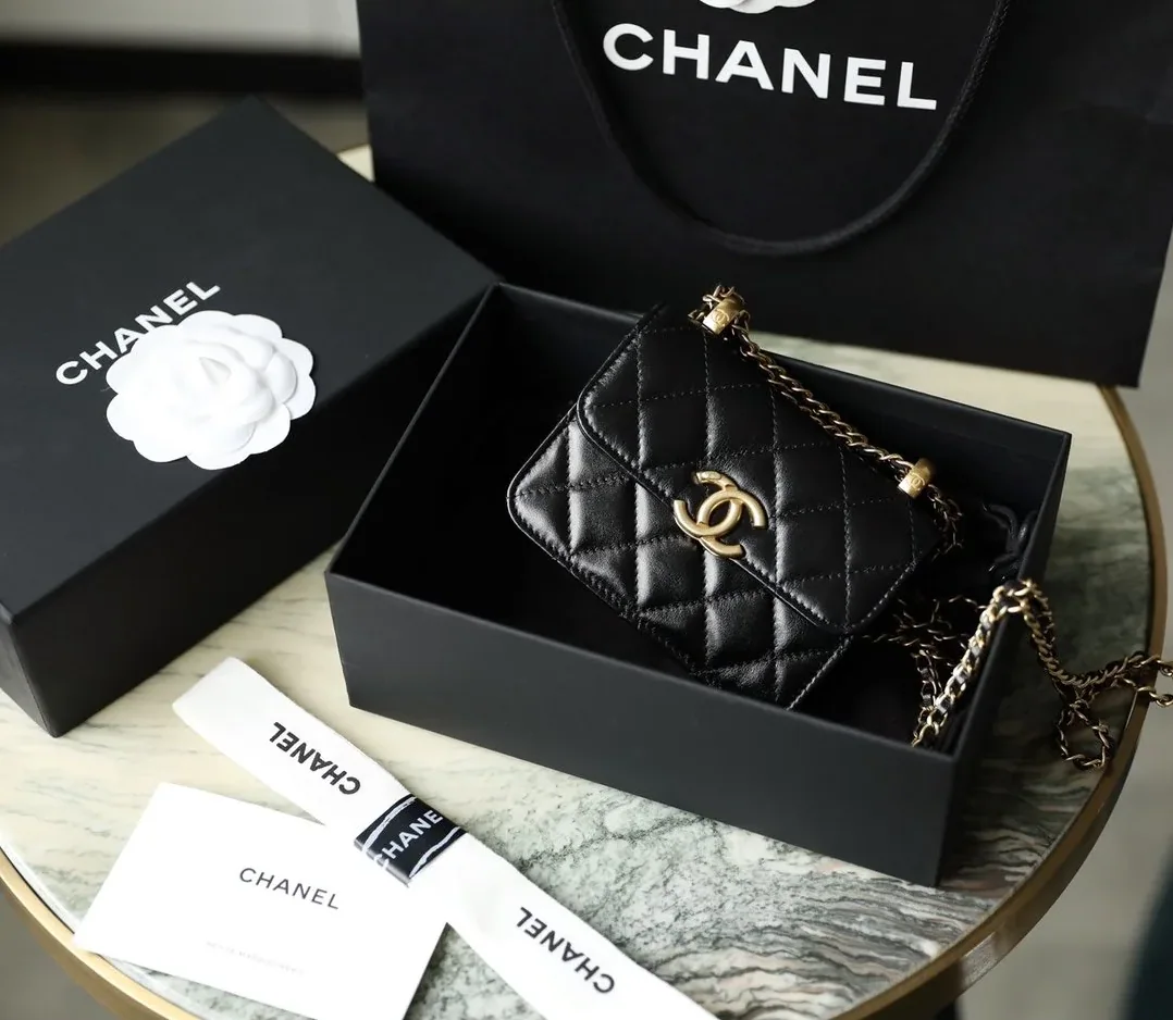 Chanel CO-CO Boy Chanel Zipped Coin Purse in Gold Toned Hardware Pink