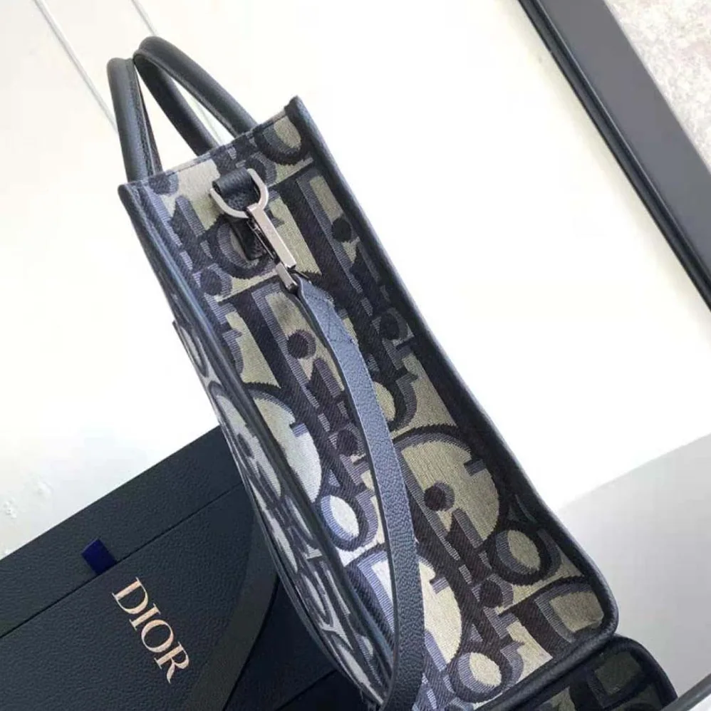 Dior East-West Tote Bag Beige and Black Maxi Dior Oblique Jacquard for Men Dior East-West Tote Bag Beige and Black Maxi Dior Oblique Jacquard for Men