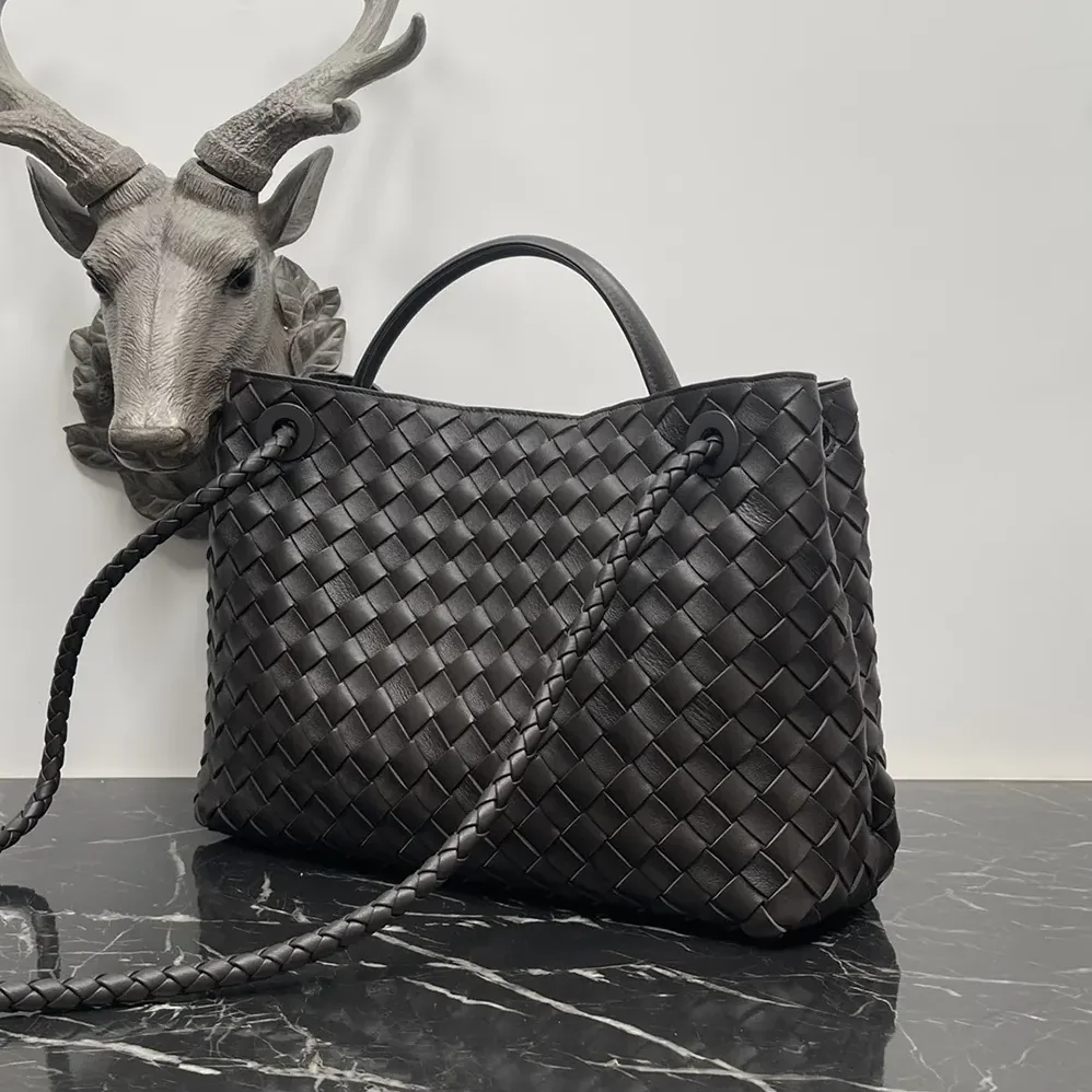 Bottega Veneta Medium Andiamo in Lambskin Leather for Women in Chocolate Brown Bottega Veneta Medium Andiamo in Lambskin Leather for Women in Chocolate Brown