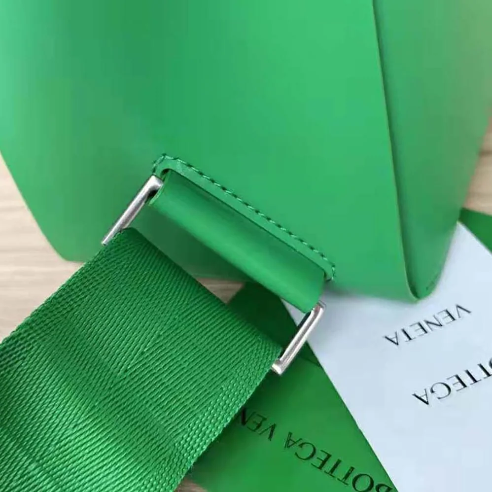 Bottega Veneta Arco Backpack in Calfskin Leather for Men in Green Bottega Veneta Arco Backpack in Calfskin Leather for Men in Green