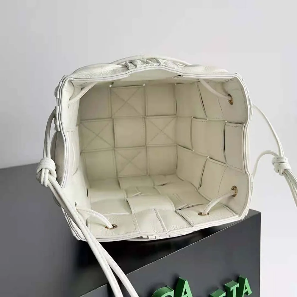 Bottega Veneta Small Cassette Bucket Bag in Lambskin Leather for Women in White