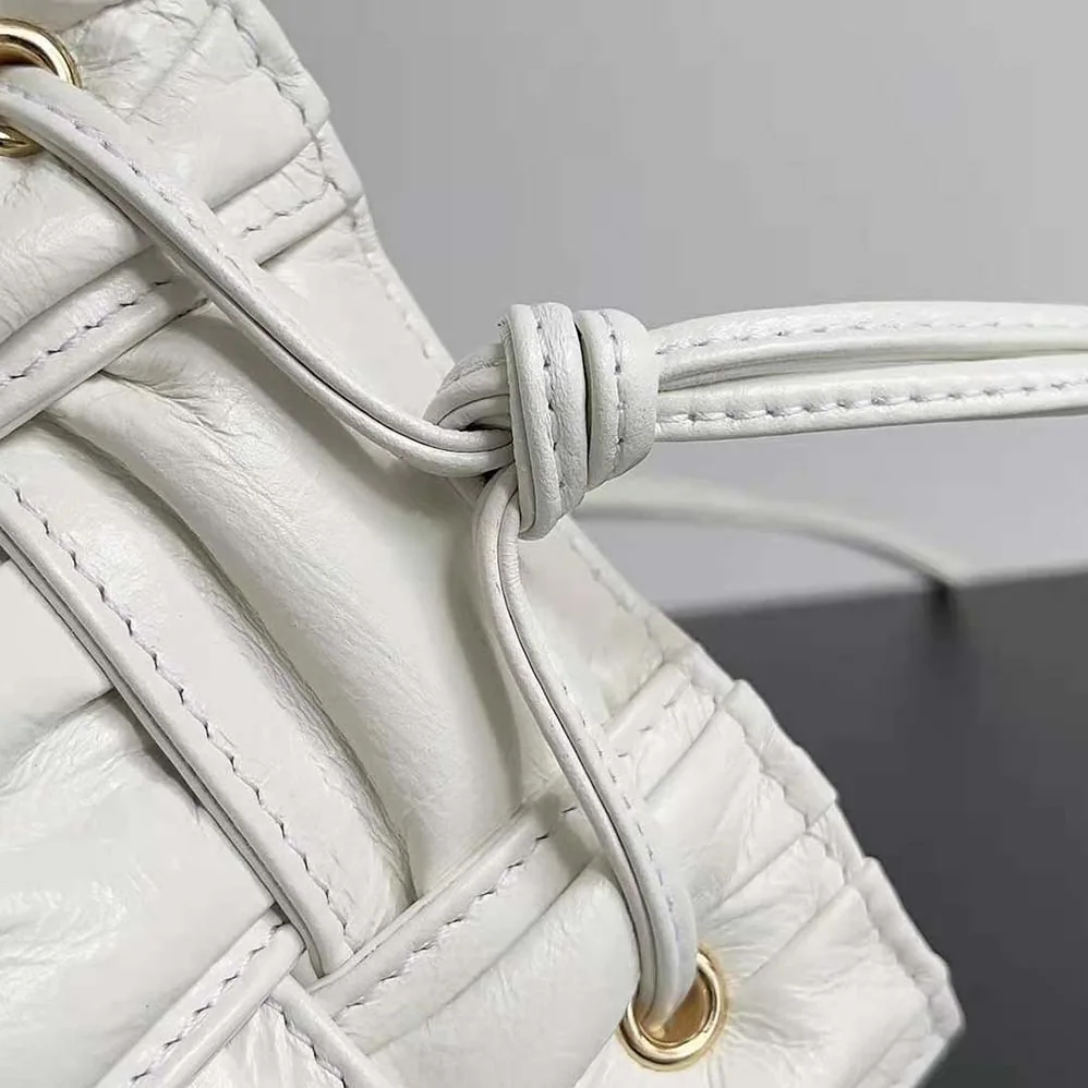 Bottega Veneta Small Cassette Bucket Bag in Lambskin Leather for Women in White