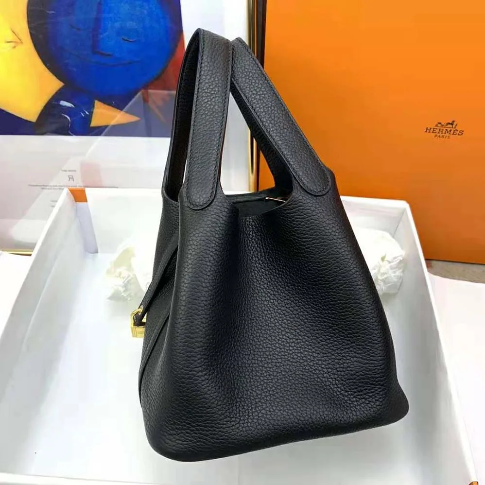 Hermes Picotin Lock 22cm in Clémence leather for Women in Black Hermes Picotin Lock 22cm in Clémence leather for Women in Black