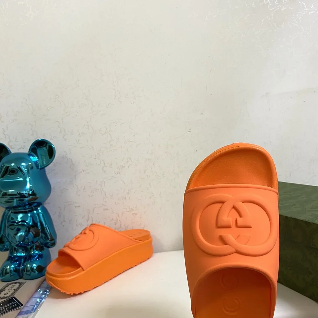 Gucci Interlocking G Slide Sandal Orange Gucci Interlocking G Slide Sandal Orange
