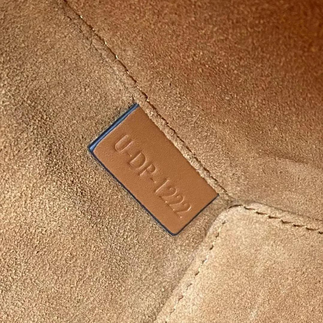 Celine Cube Bag Cuir Triomphe Square Tan / Celine Cube Bag Cuir Triomphe Square Tan /
