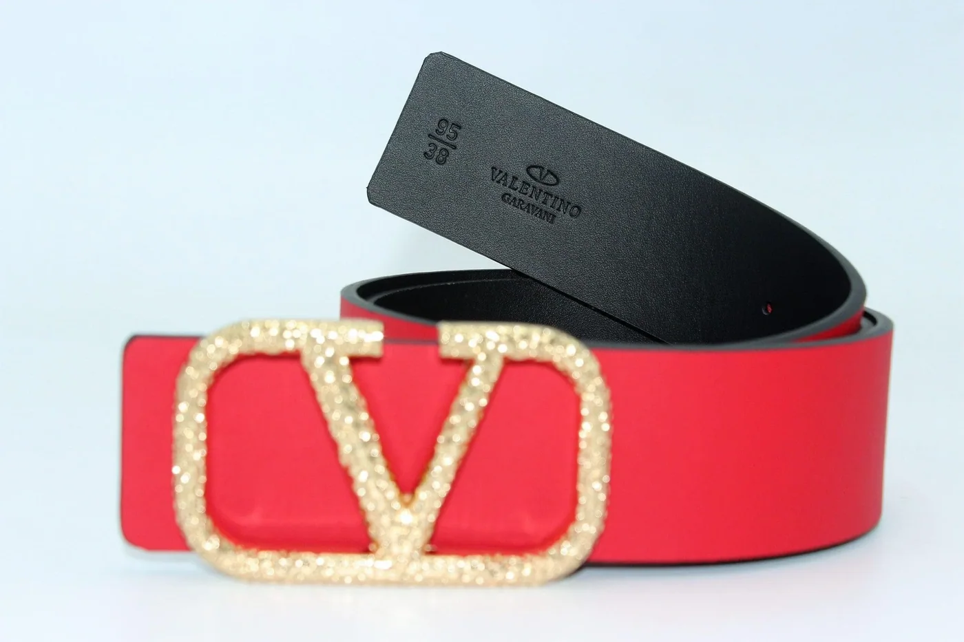 REVERSIBLE V LOGO SIGNATURE BELT IN GLOSSY CALFSKIN