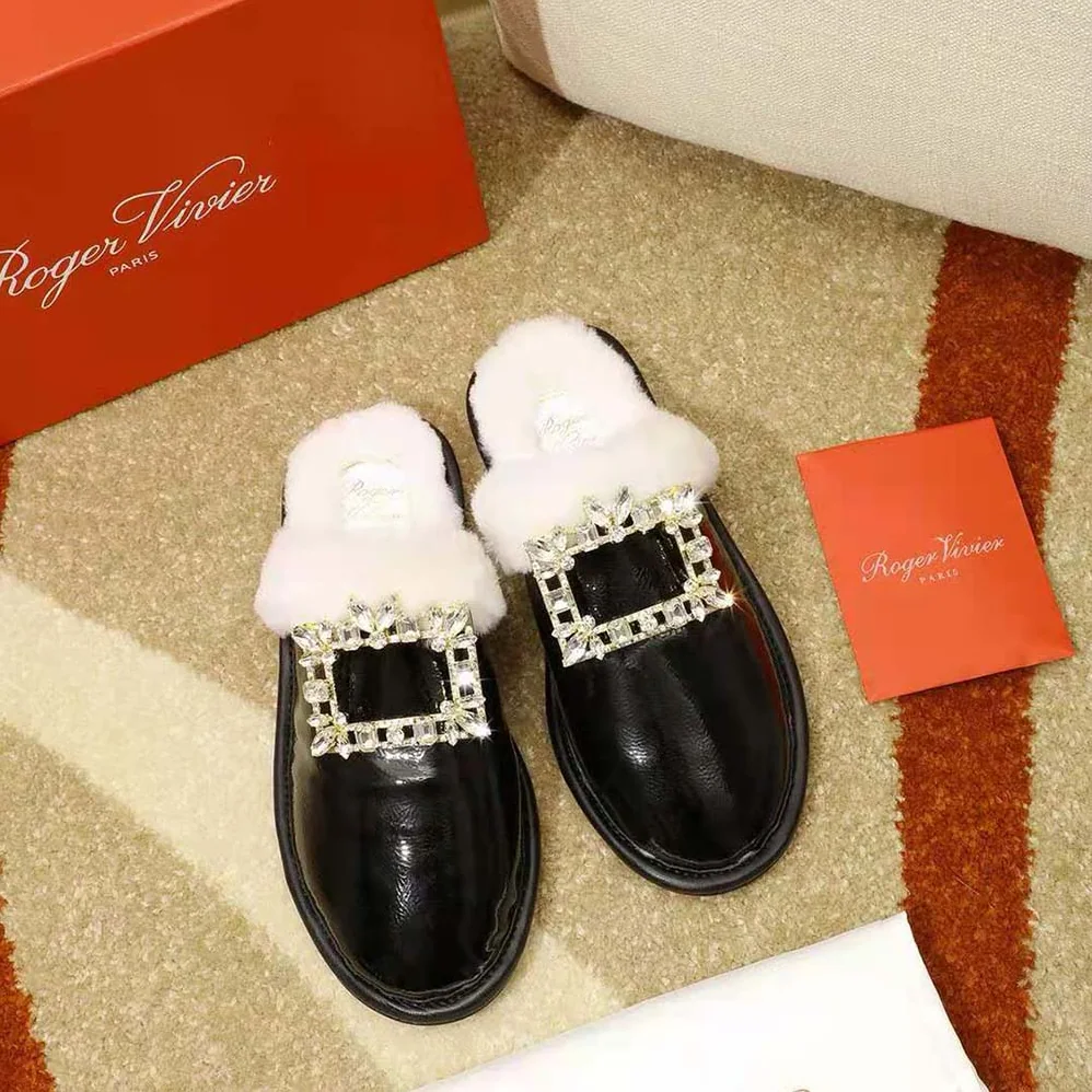 Roger Vivier Hotel Vivier Broche Vivier Buckle Mules in Patent Leather for Women