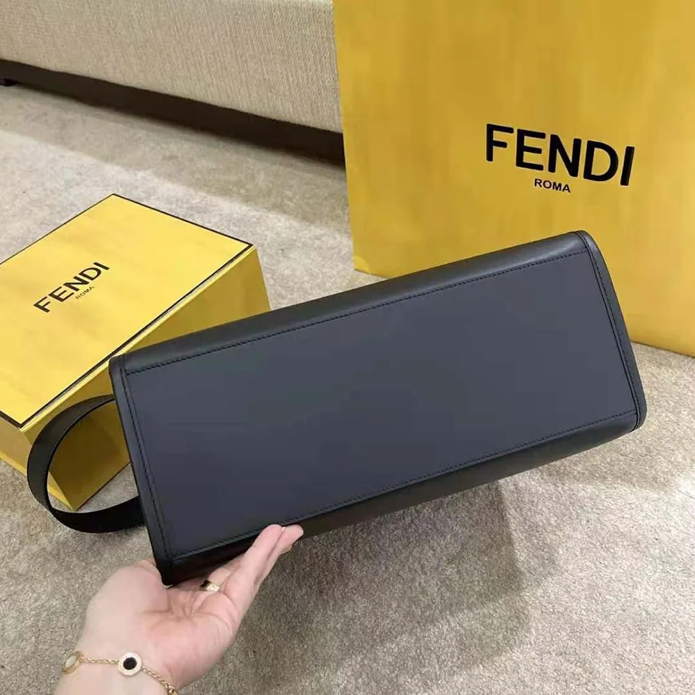 Fendi Sunshine Medium Leather Shopper for Women in Black Fendi Sunshine Medium Leather Shopper for Women in Black
